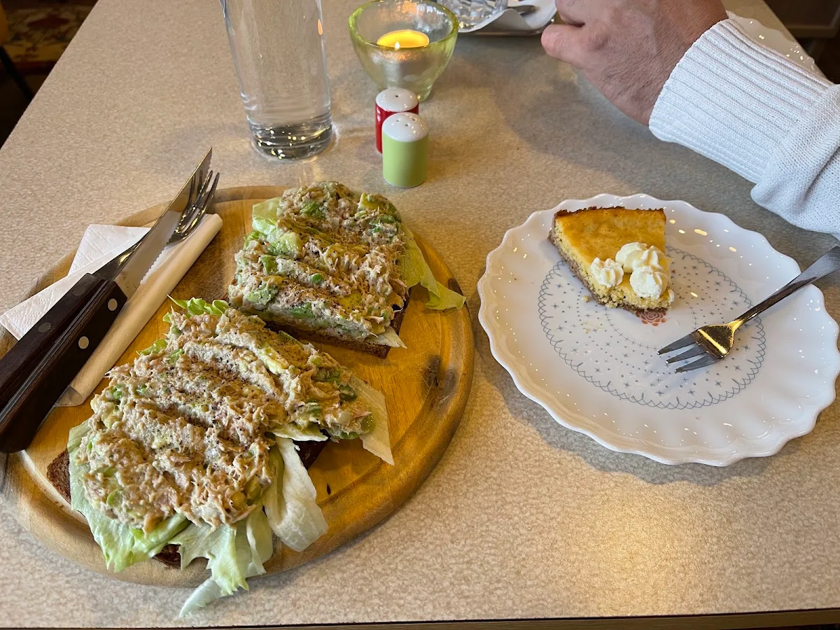 Avocado-tuna Sandwich