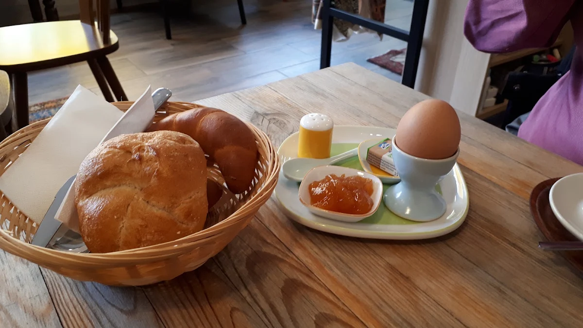 Frühstück Mit Marmelade Ei Und Gebäck