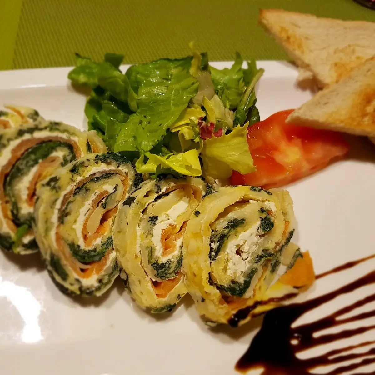 Lachs-spinat-käse-rolle