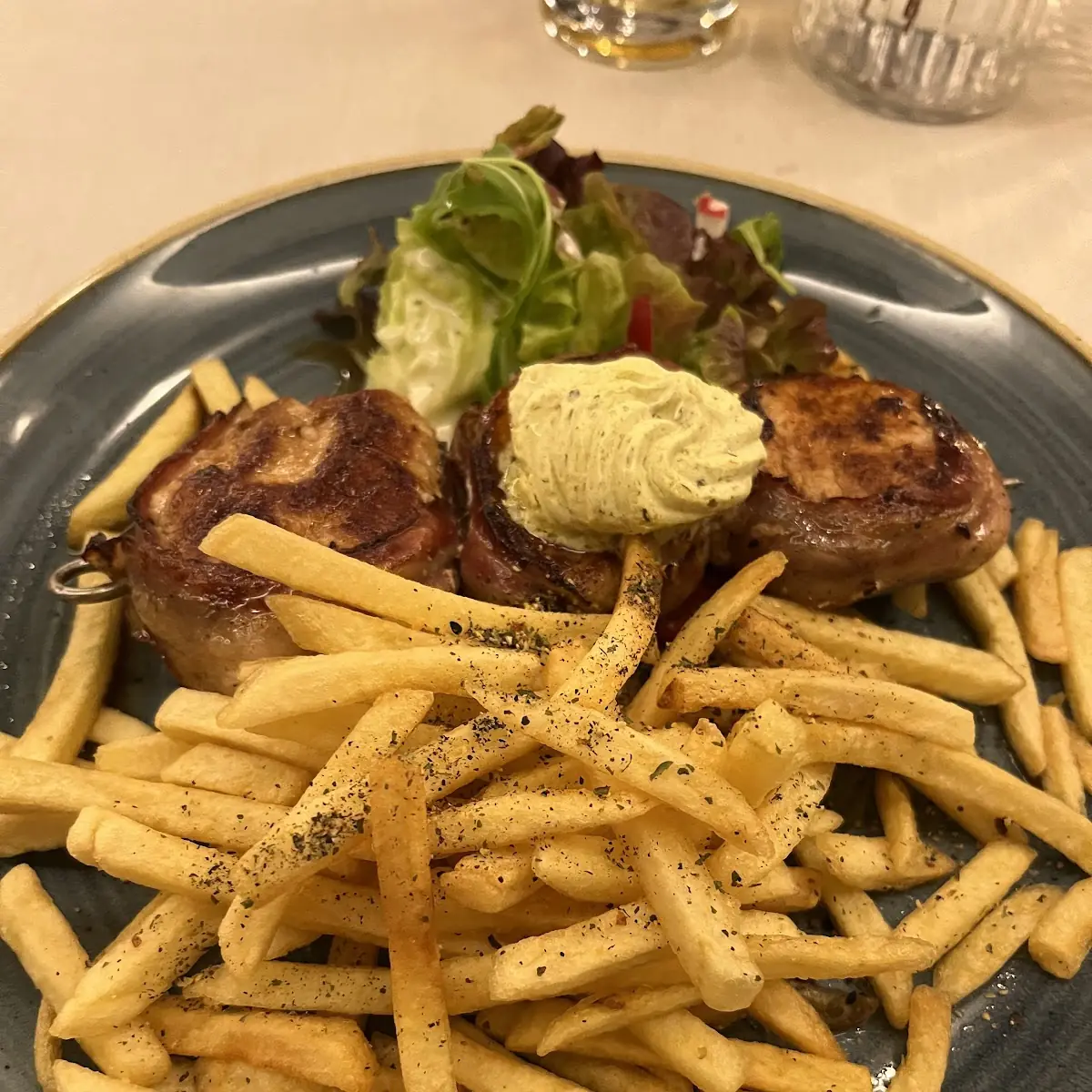 Filetspieß Mit Pommes