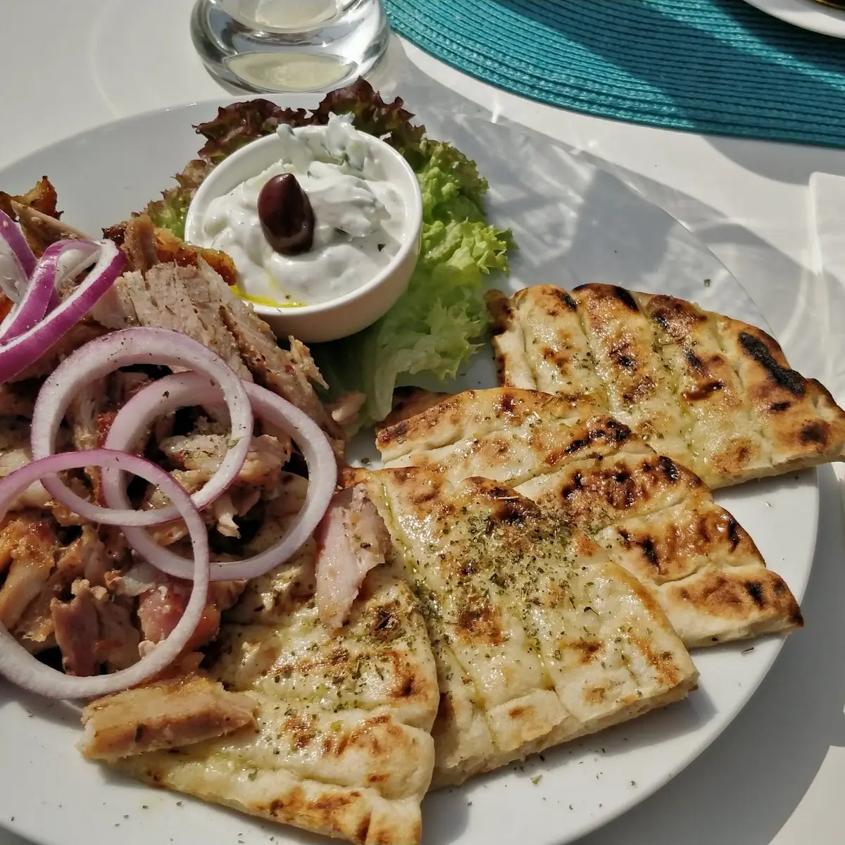Gyros Teller Mit Tzatziki