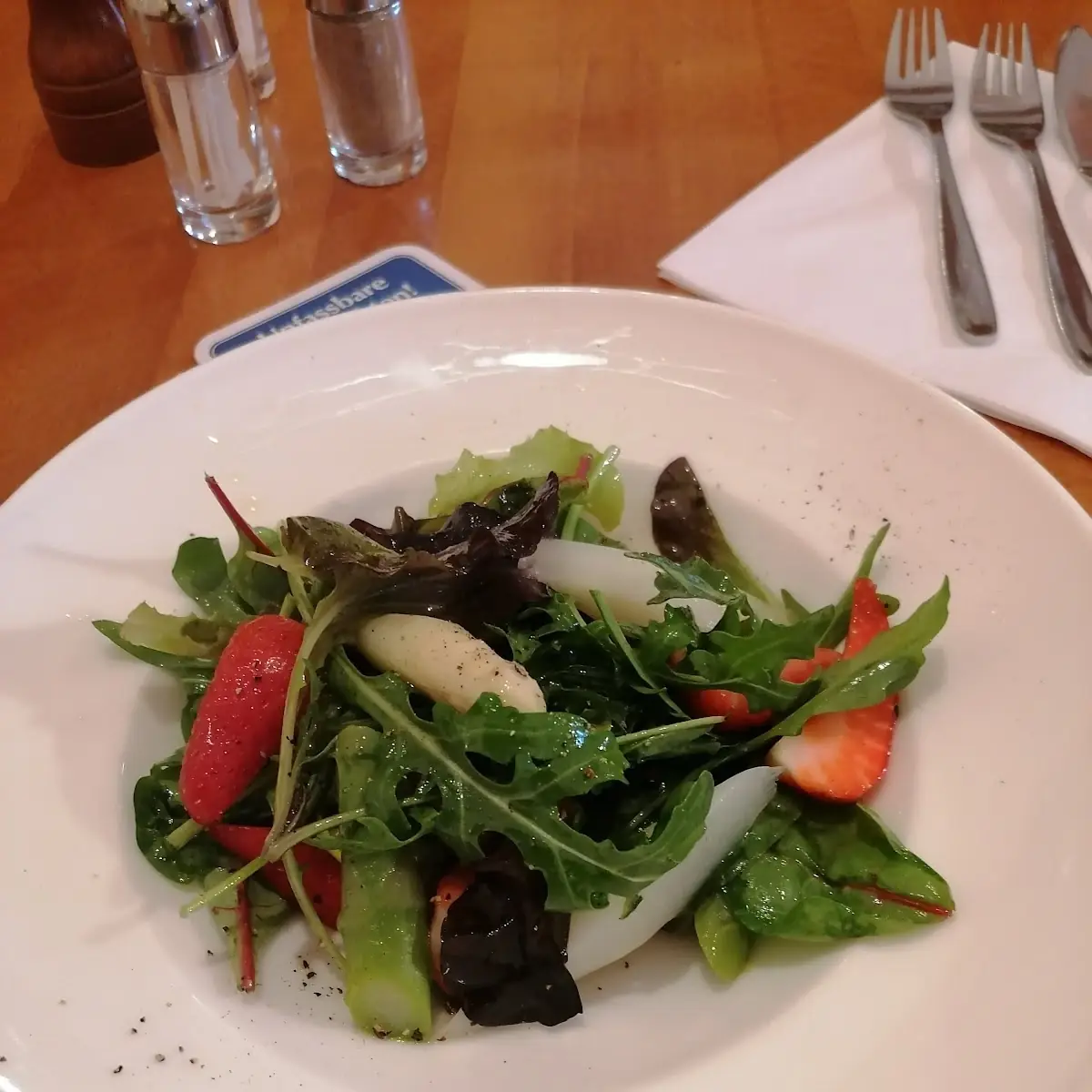 Spargel Salat Erdbeeren