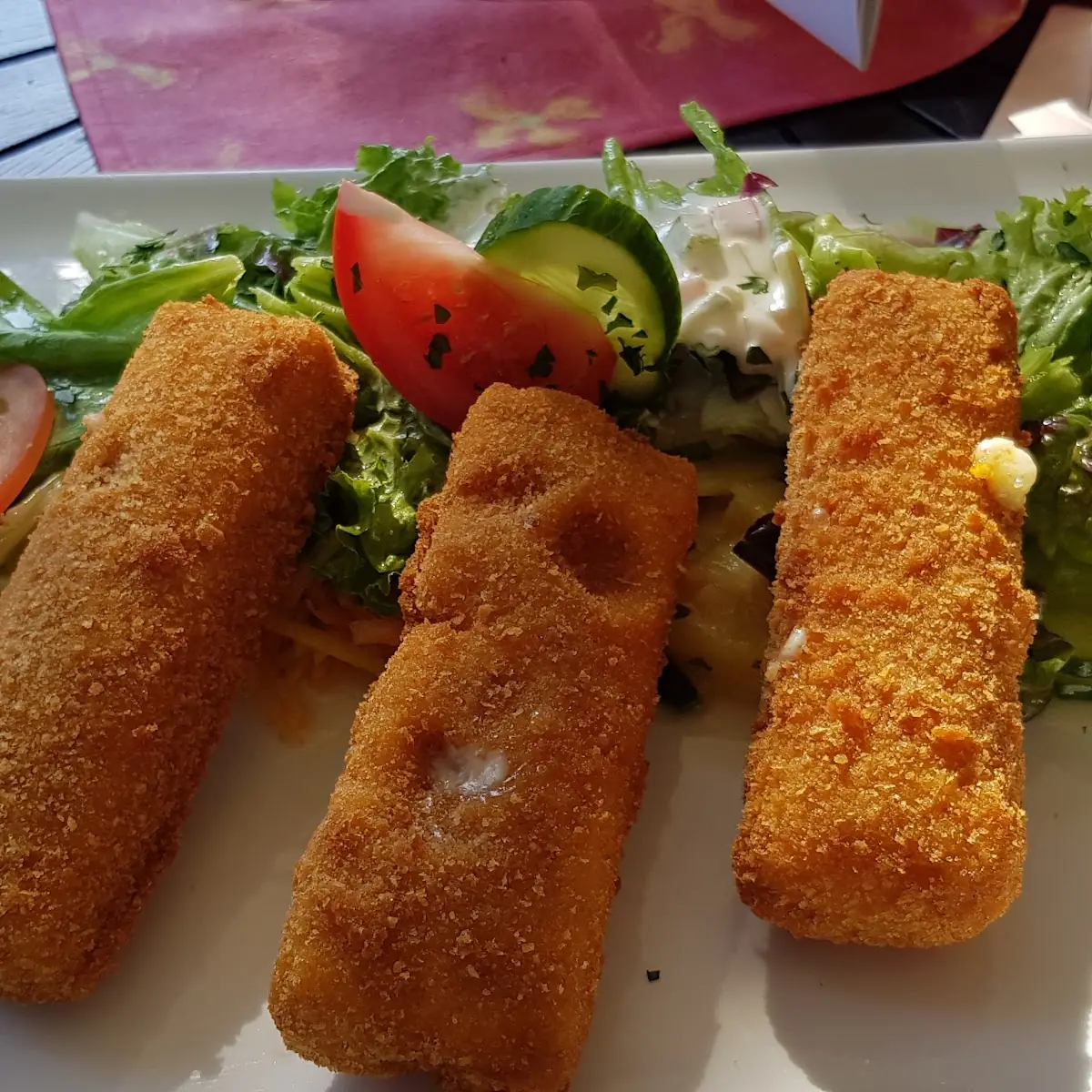 Salatteller Mit Gebackenem Käse