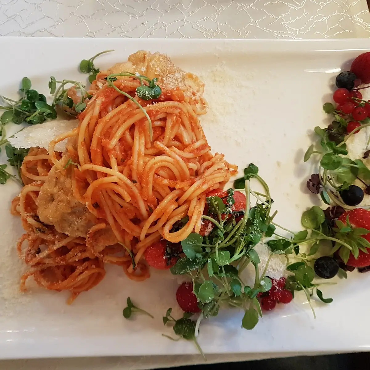 Piccata Milanese Mit Tomatenspaghetti