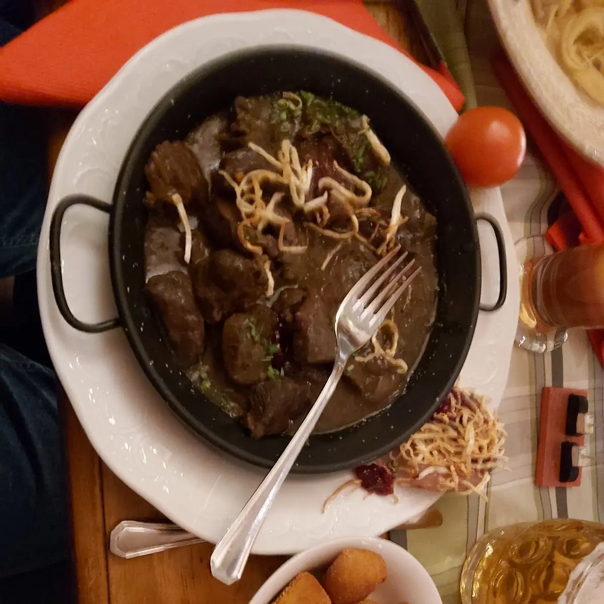 Wild In Souce Mit Kroketten