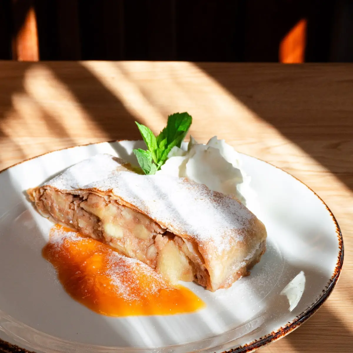 Hausgemachter Apfelstrudel