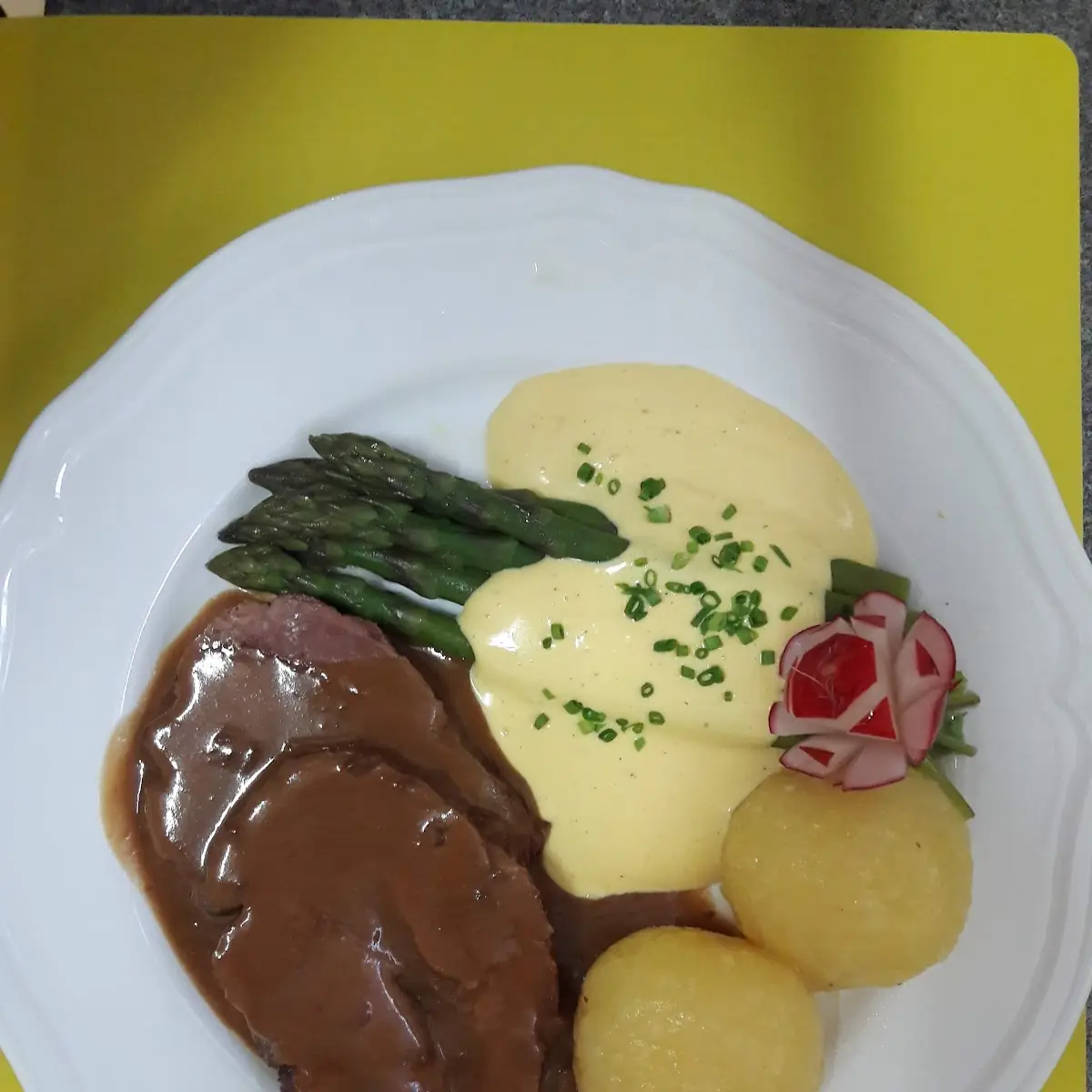 Schweinebraten Mit Spargel Und Sauce Hollandaise