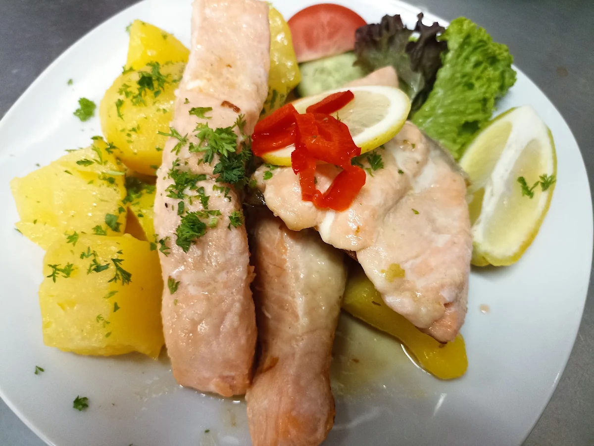 Gegrillte Lachs Mit Petersilie Erdäpfel