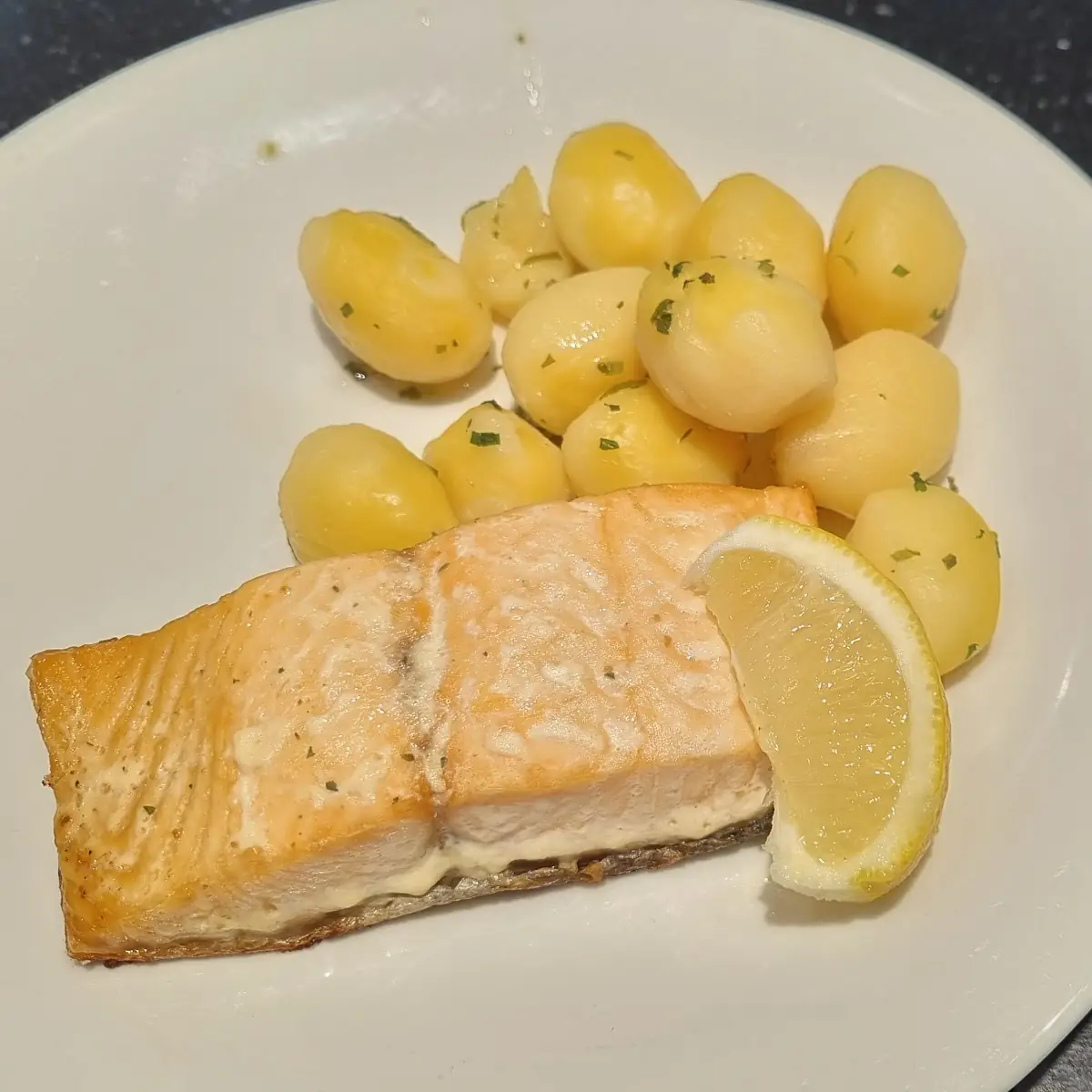 Pazifisches Schollenfilet Mit Spargelragout