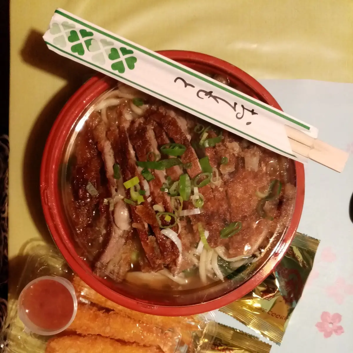 Lamiansuppe Mit Knusprige Ente Und Tempura Garnelen