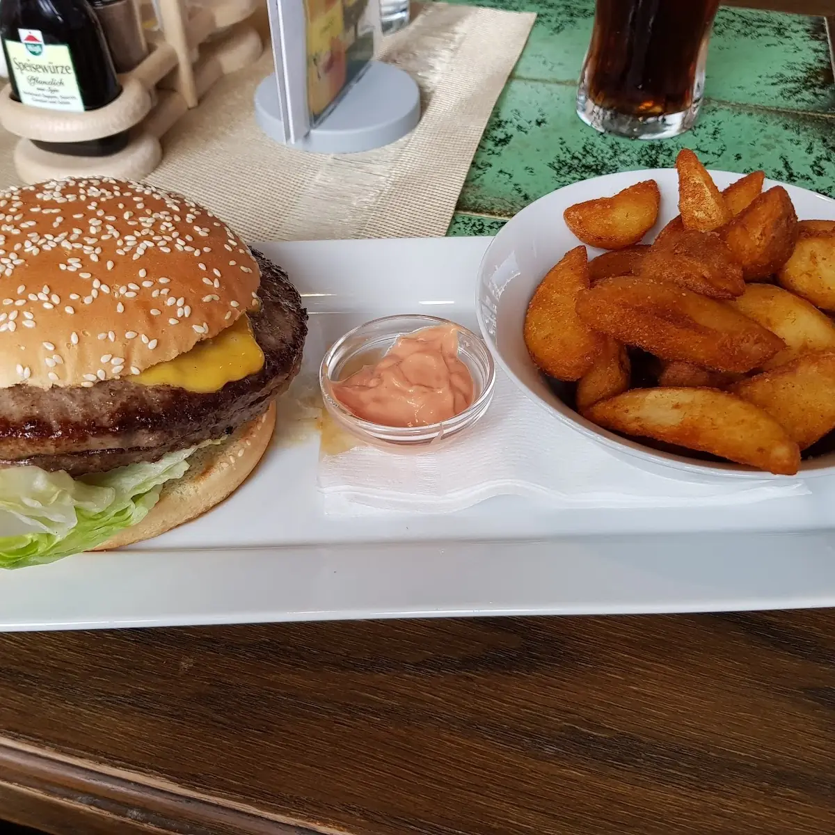 Cheesburger Mit Wedges