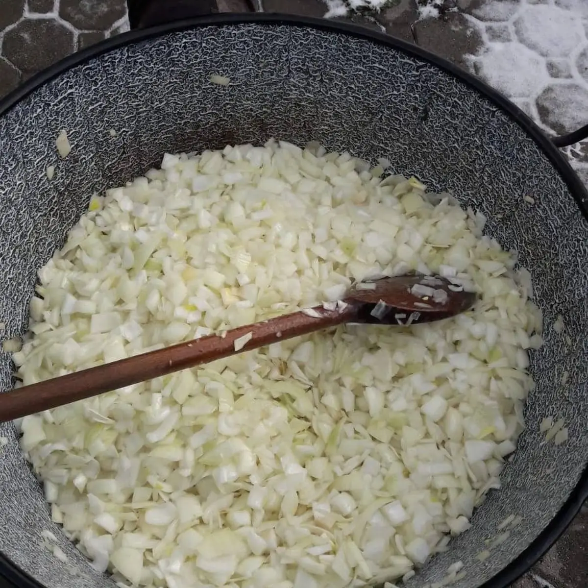 4 1 2019 Heute Gibts Gulasch Der Zwiebel Röstet Schon