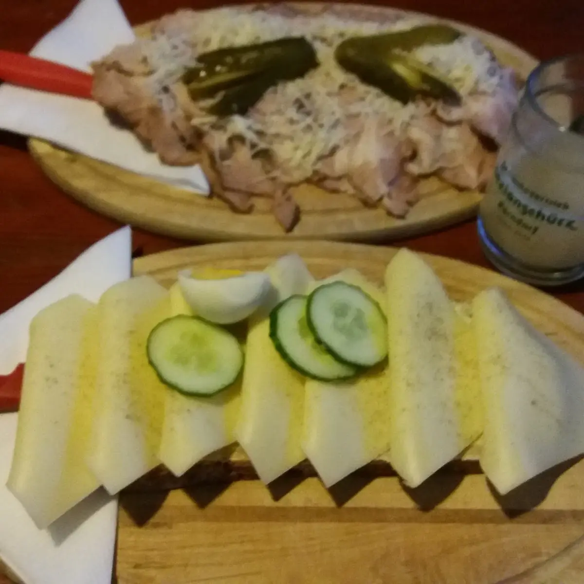 Schweinsbratenbrot Mit Kren Und Käsebrot Und Sturm