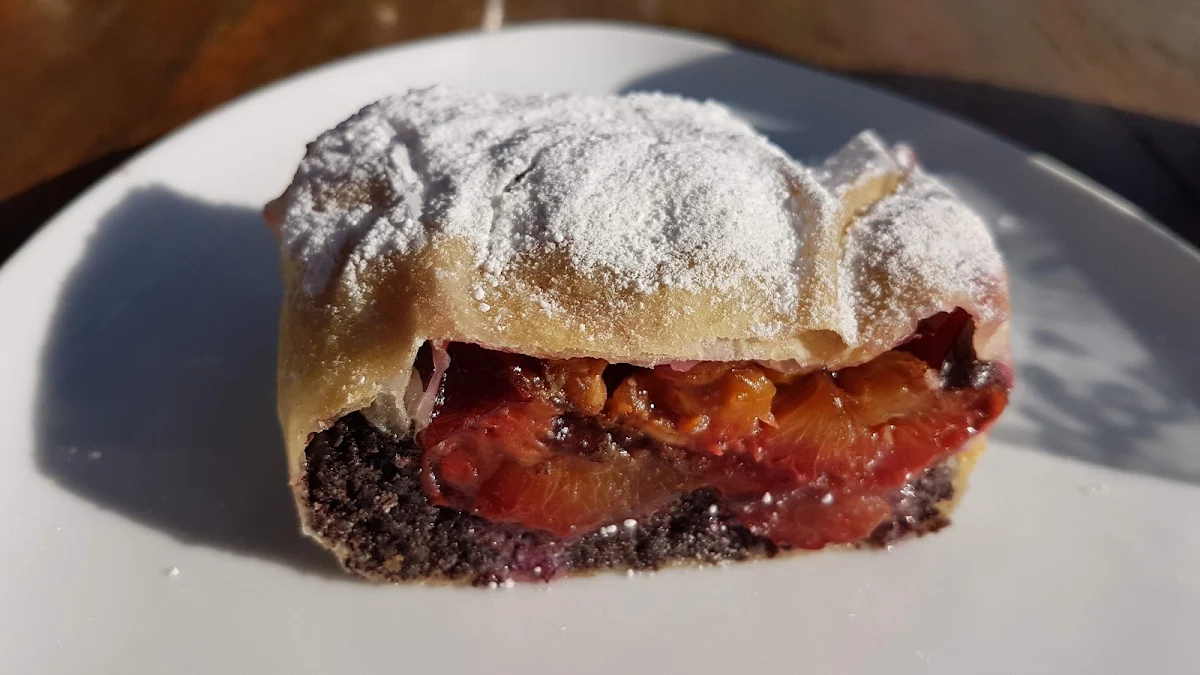 Zwtschgen-mohn-strudel