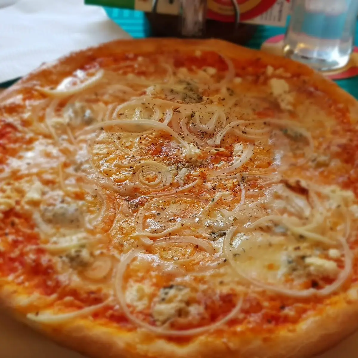 Pizza Quattro Formaggi Mit Zwiebeln