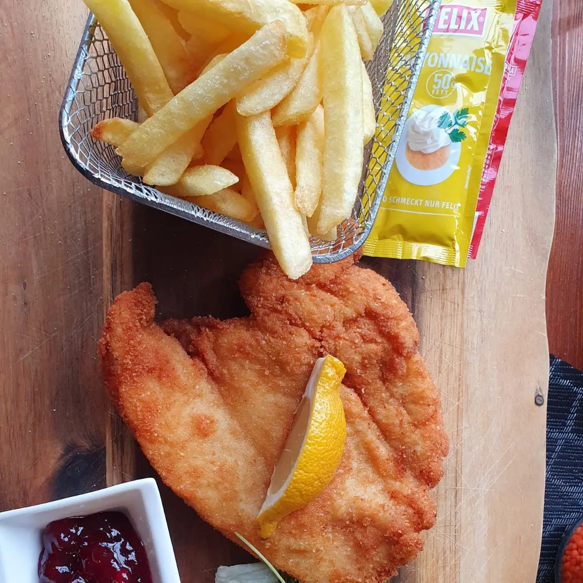 Wiener Schnitzel Mit Pommes