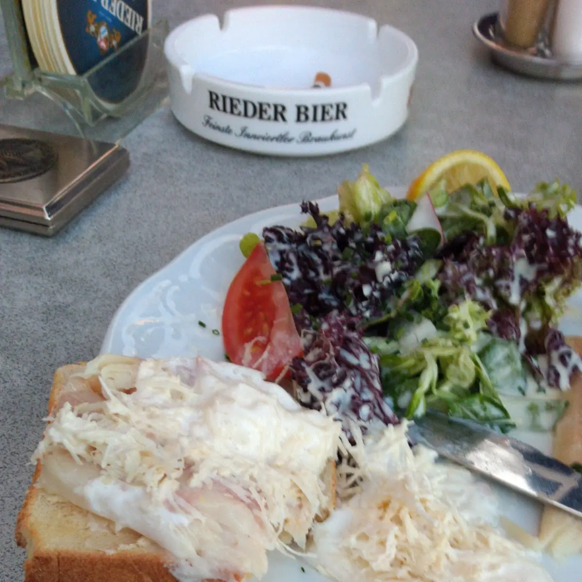 Forellenfillet Kalt Mit Sahnekren Toast Und Salat