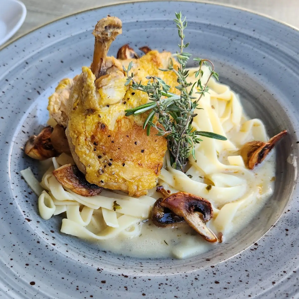 Mais Hendl Brust Mit Champignons Und Butter Tagliatelle