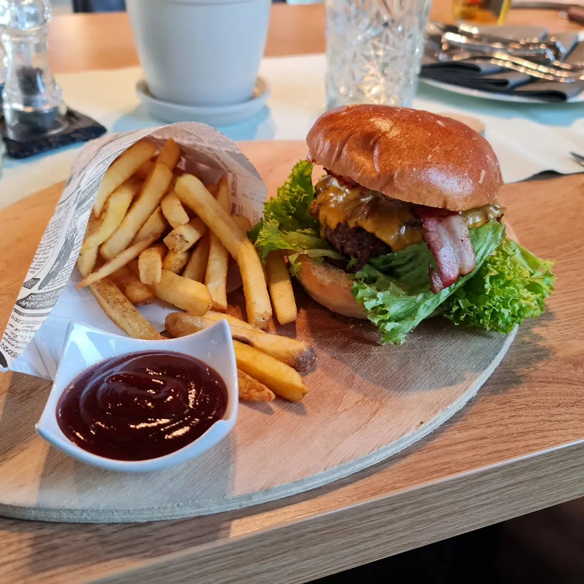 Portion Süßkartoffel Pommes Mit Trüffel Mayonnaise M O