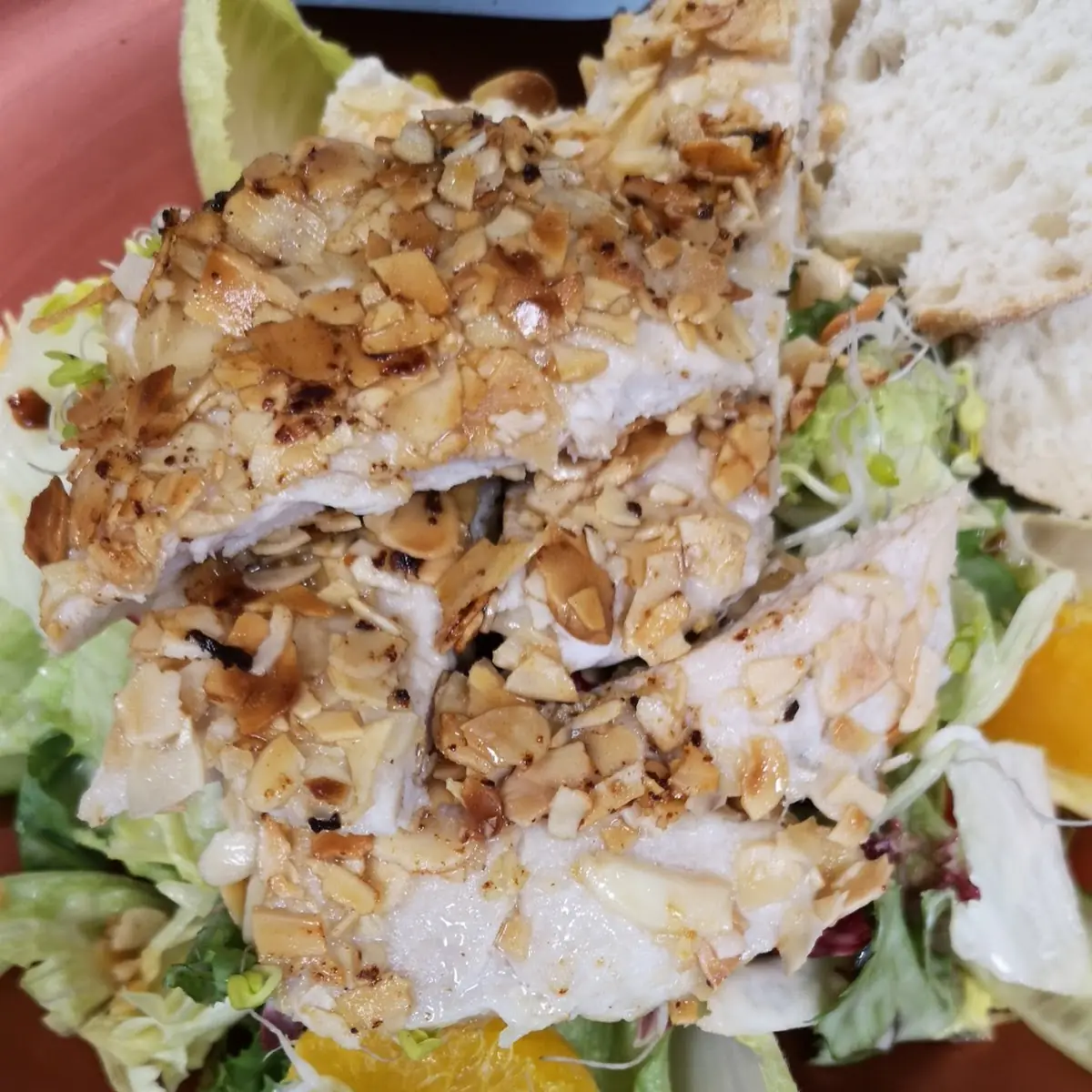 Salat Mit Hendl In Der Mandelkruste