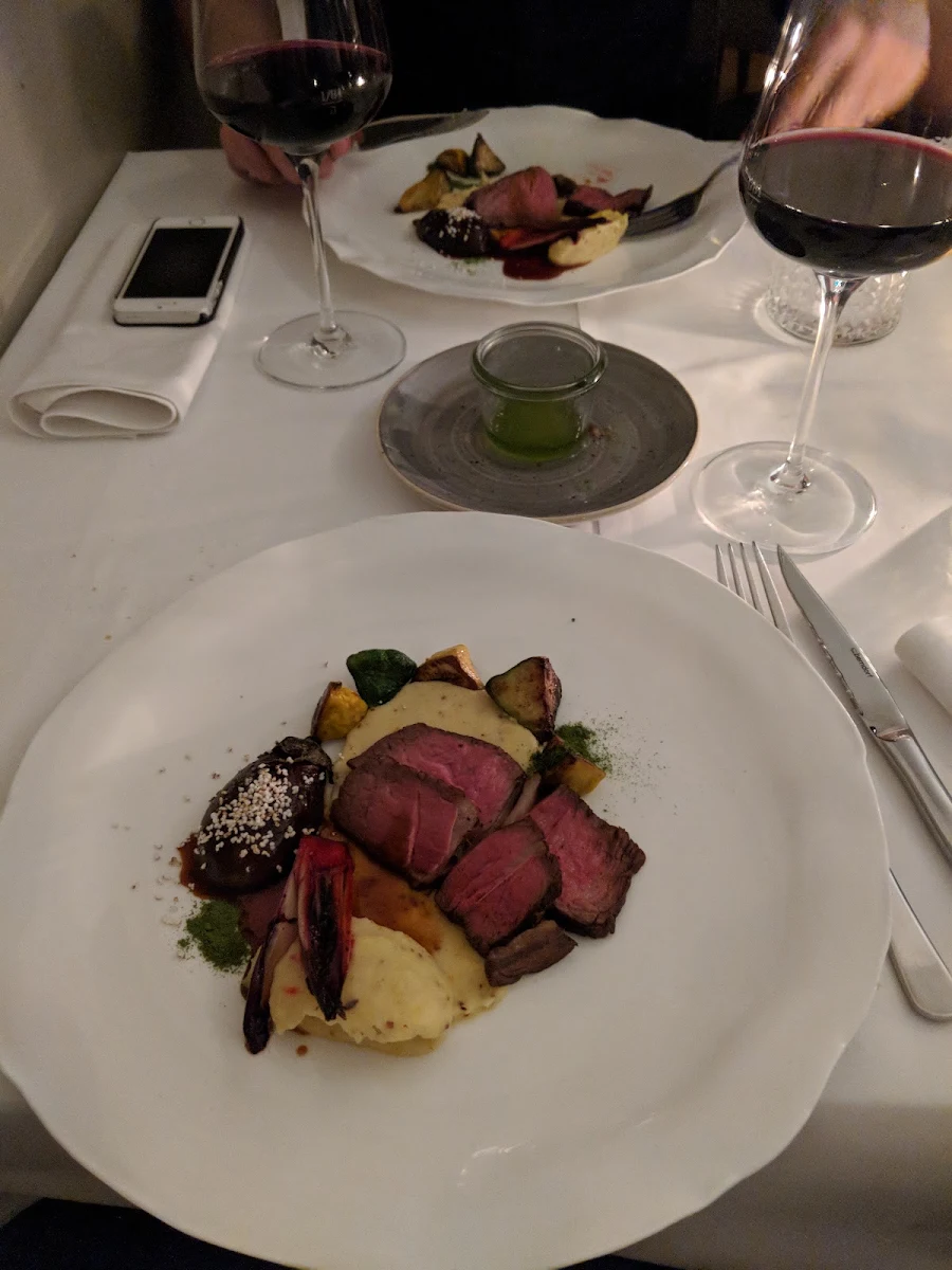 Flank Steak Mit Brokoli Und Süßkartoffelstampf