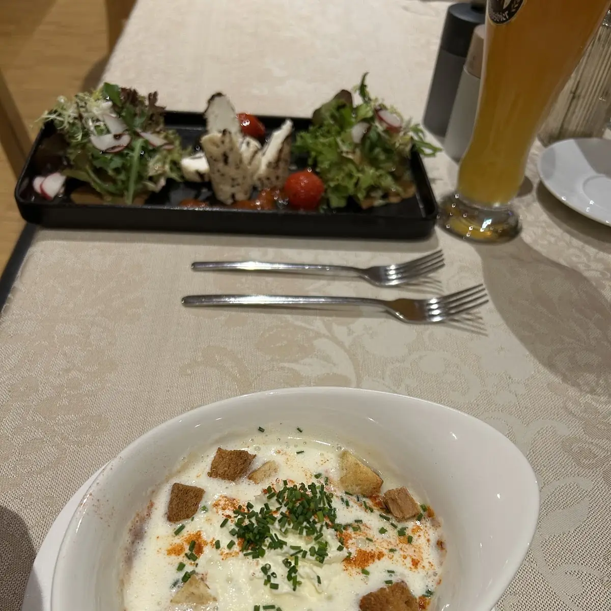 Käsesuppe Und Spezial Salat