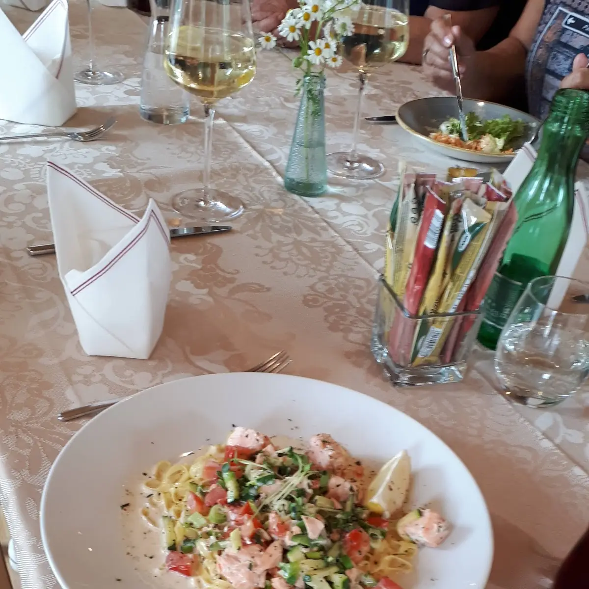 Nudeln I Gemüse Und Lachs