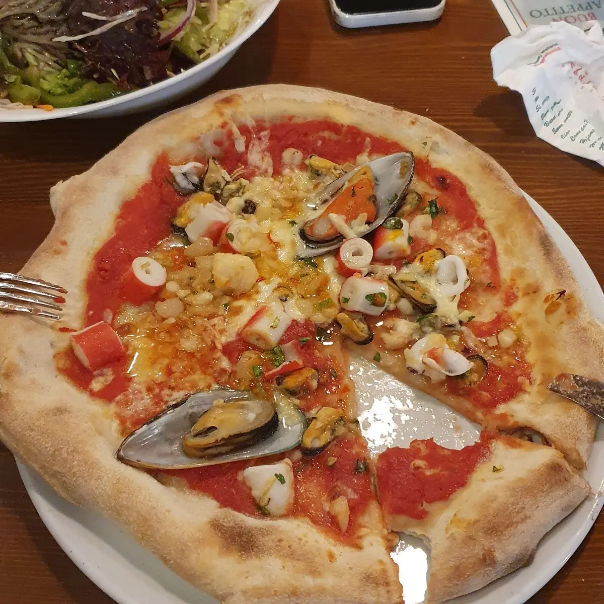 Meeresfrüchte Pizza