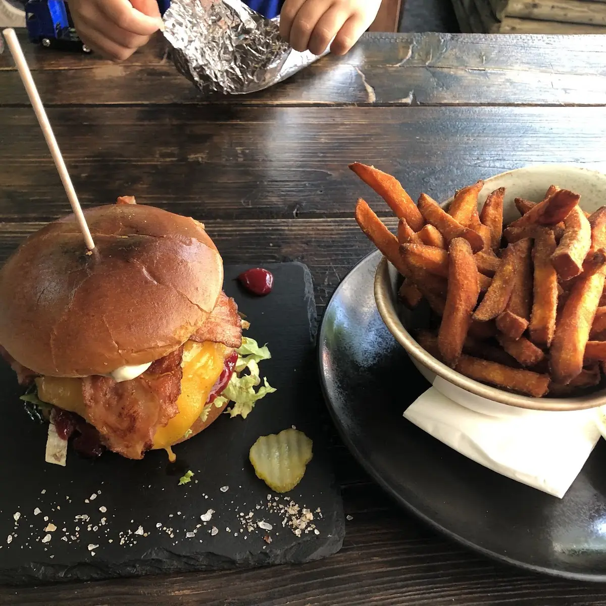 JBS Chili Cheese Burger