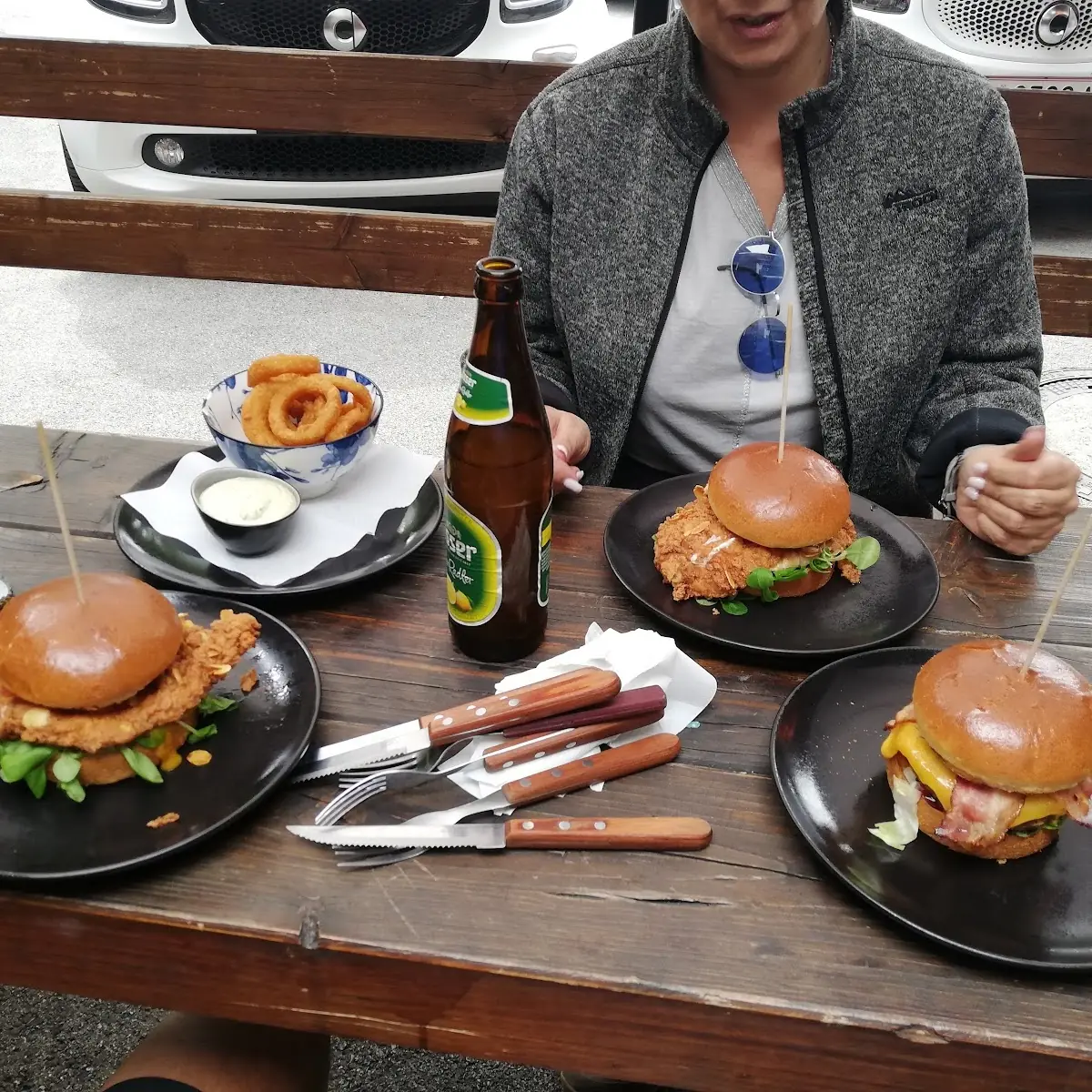 JBB Chilli Chesse Burger Marschall Burger Onion Rings