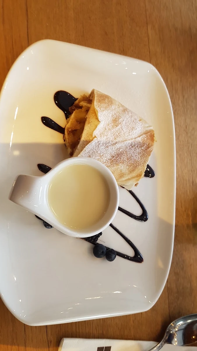 Apfelstrudel Mit Vanillesoße