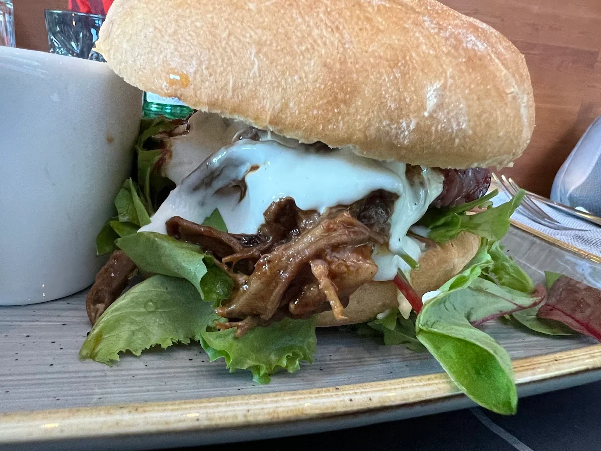Jennerwein Pulled Beef Burger