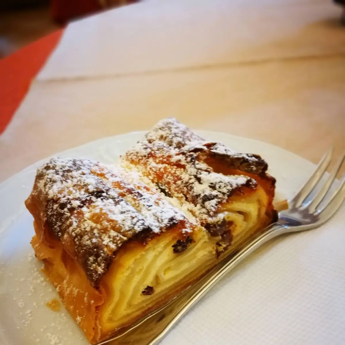Hausgemachter Topfenstrudel
