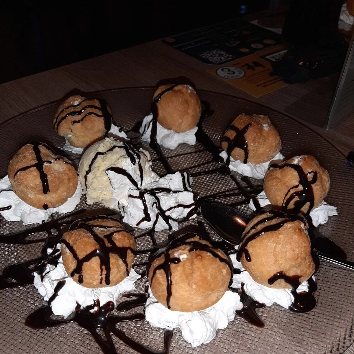 Brandteigkrapfen Mit Vanilleeis