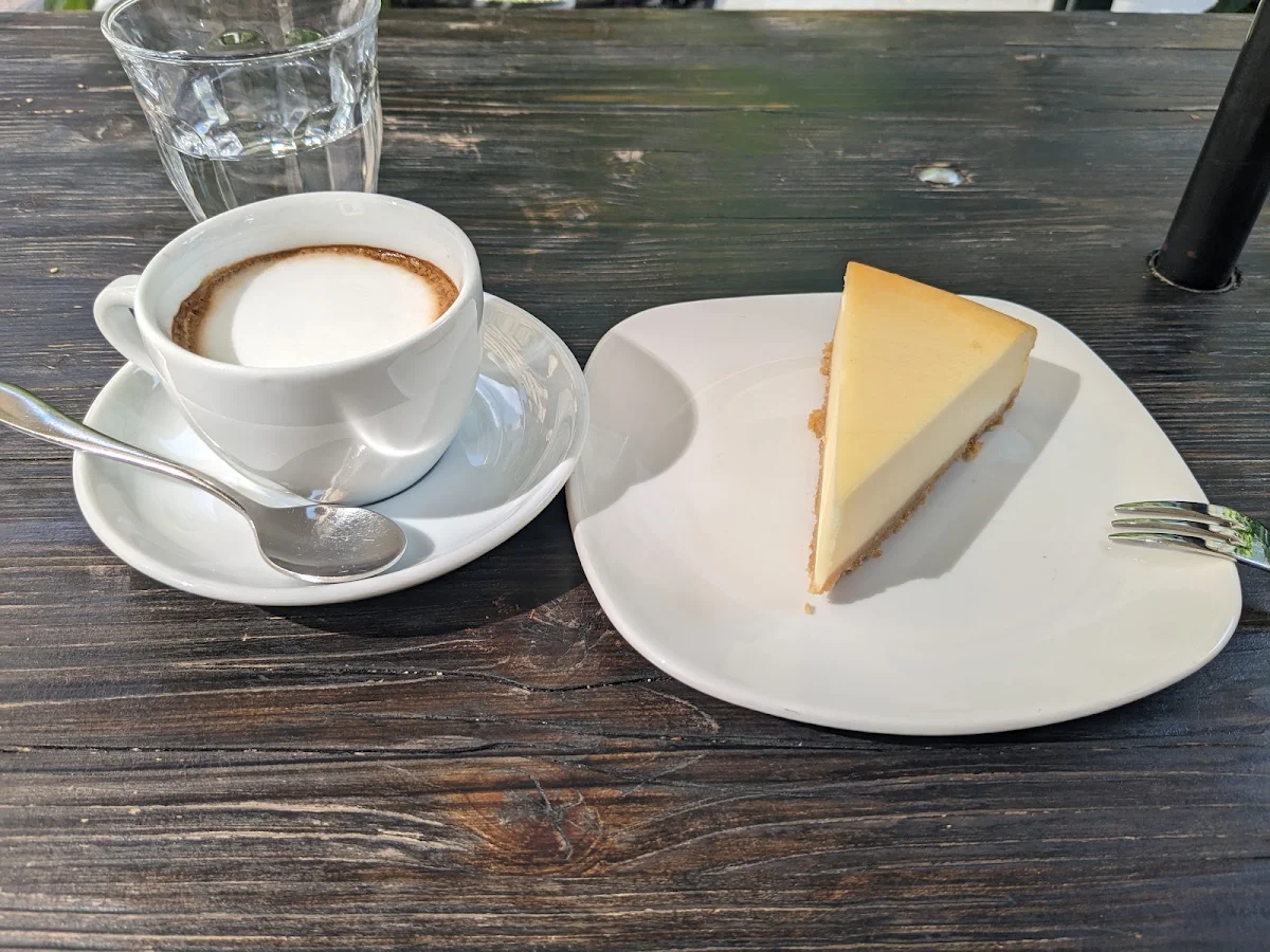 Large Macchiato & Cheesecake