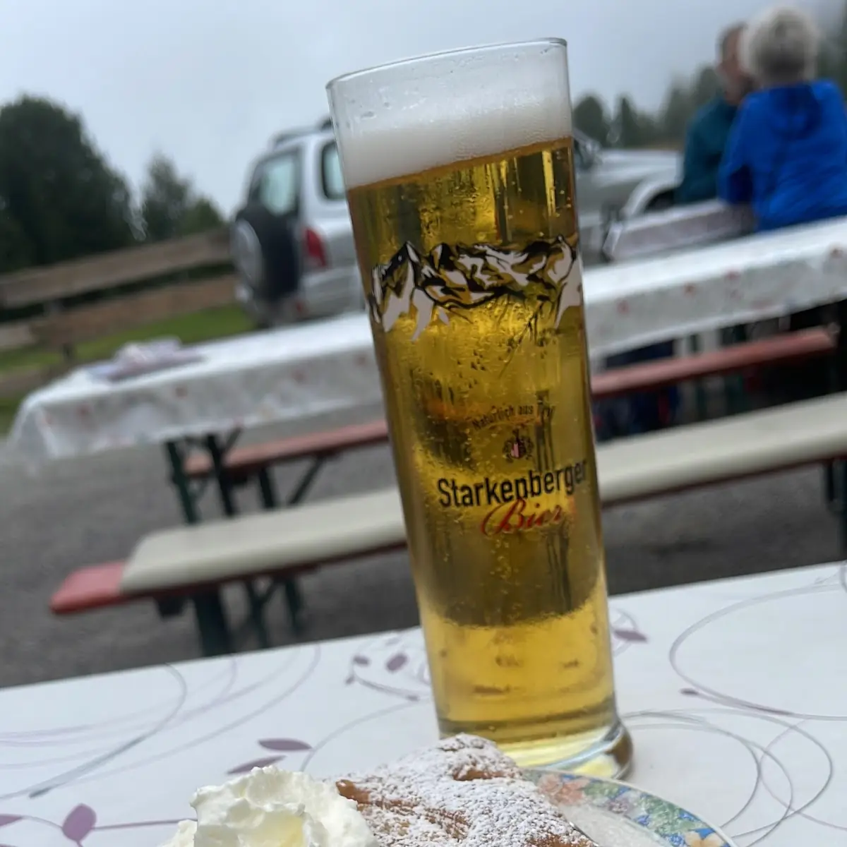 Apfelstrudel Mit Sahne Hausgemacht