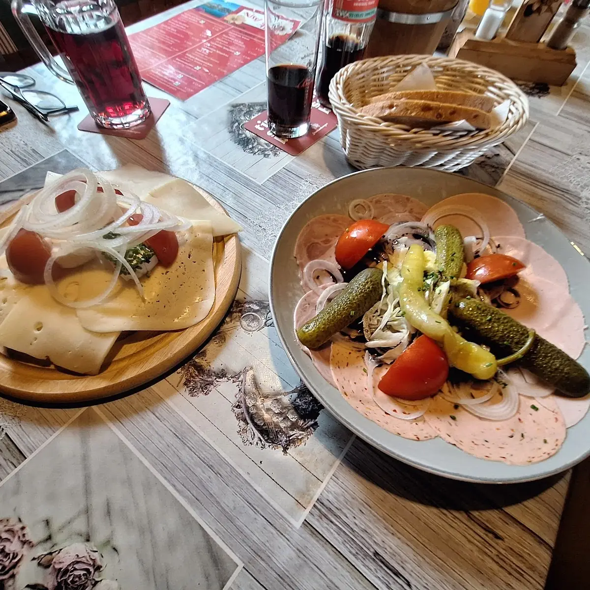 Käsebrot Und Saure Wurst