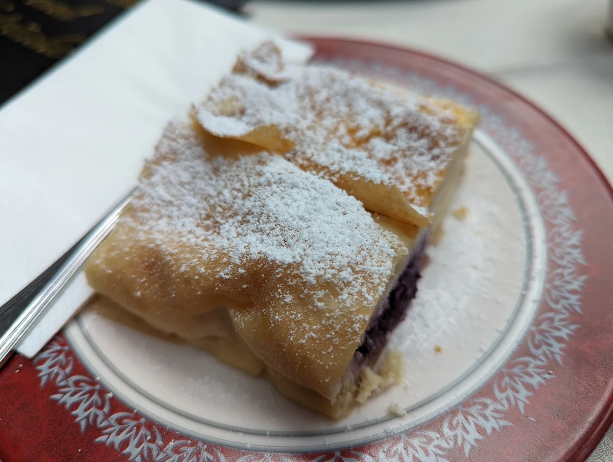 Heidelbeer-topfen Strudel
