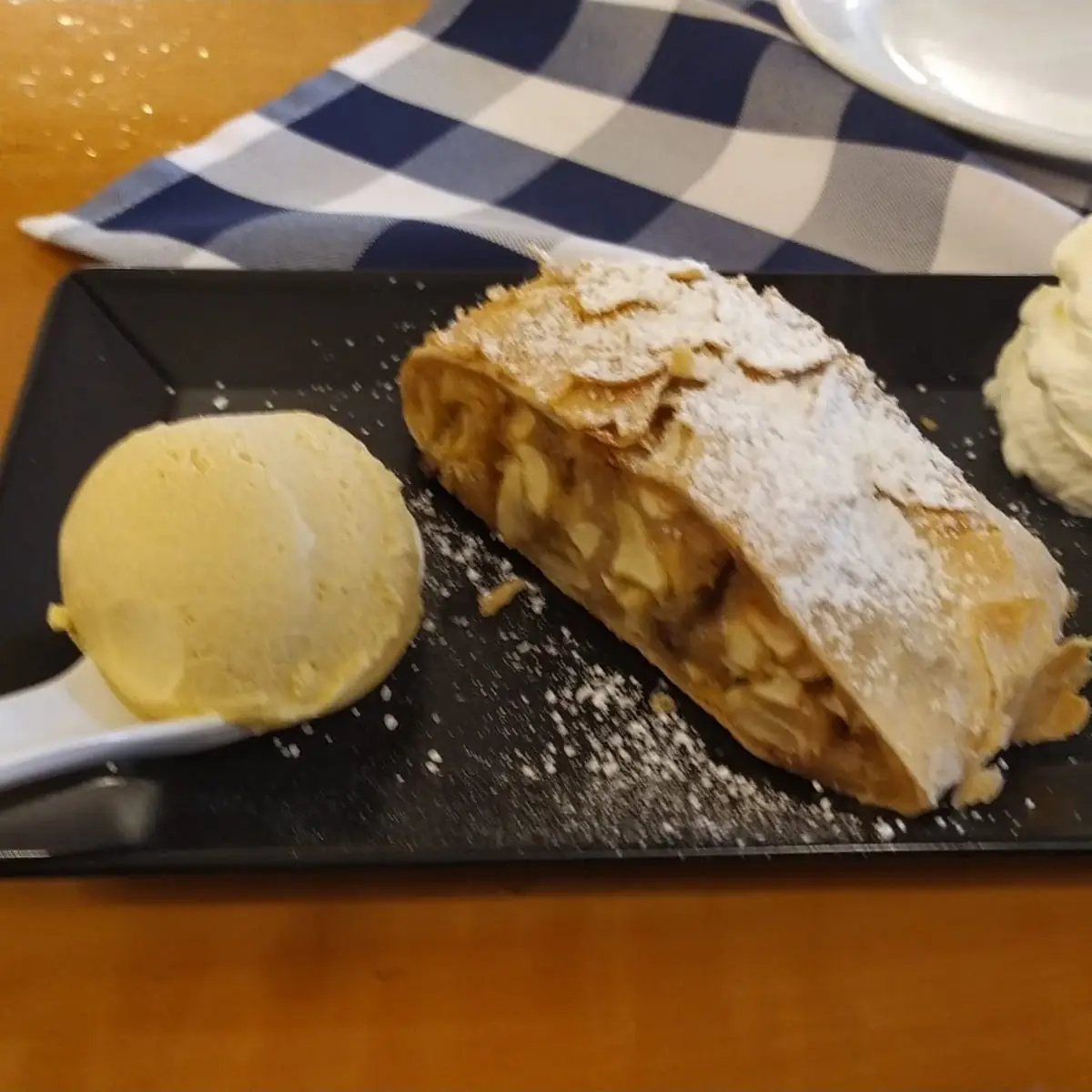Apfel Strudl