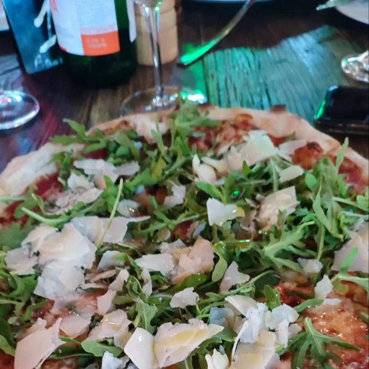 Pizza Crudo Con Rucola E Grana