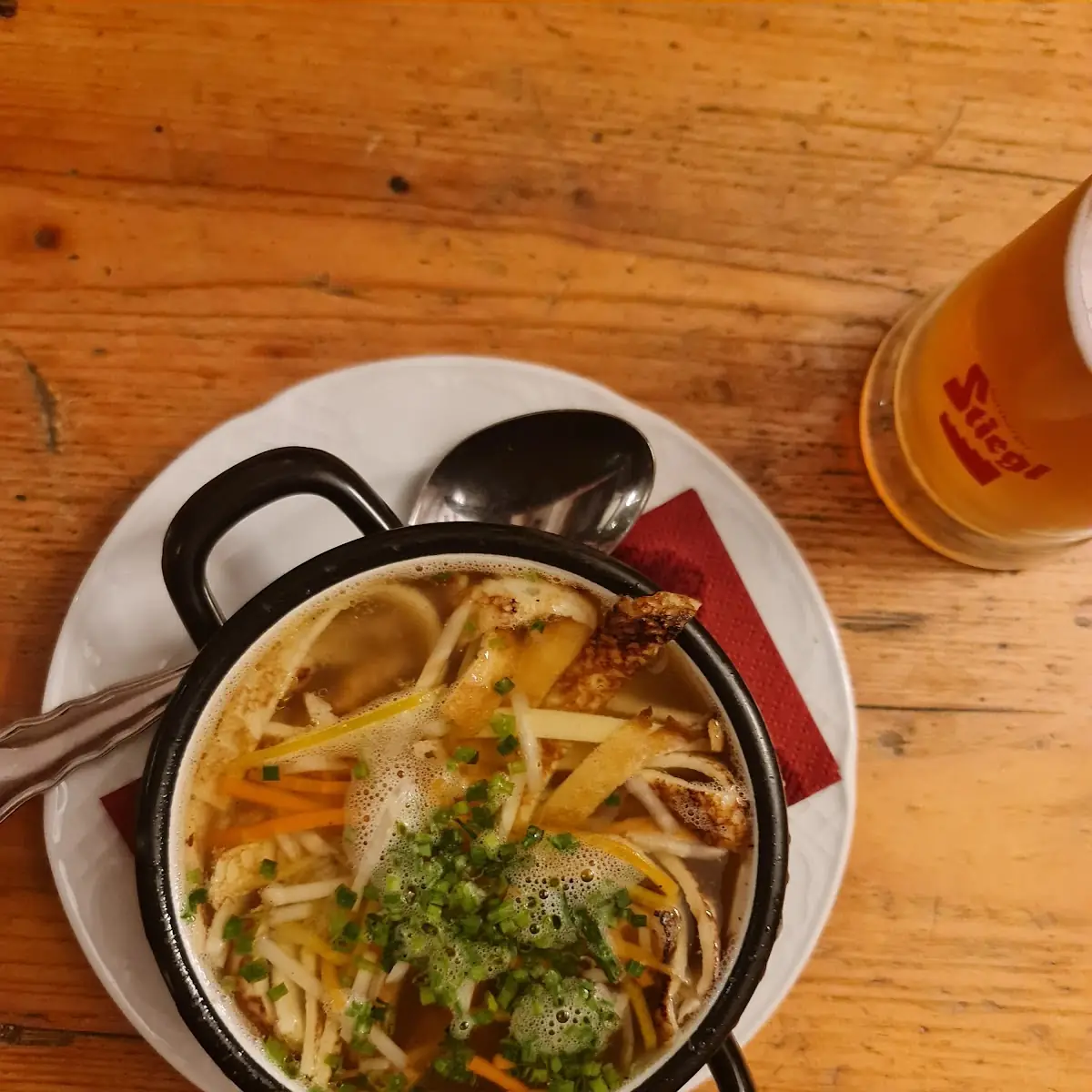 Kräftige Rindsuppe