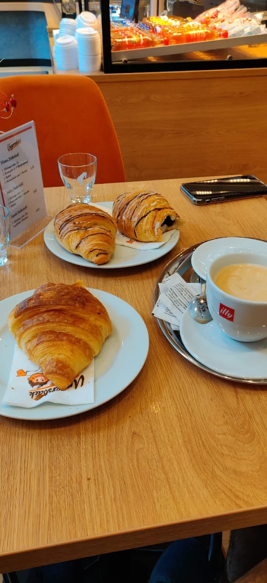 Cappuccino & Croissant