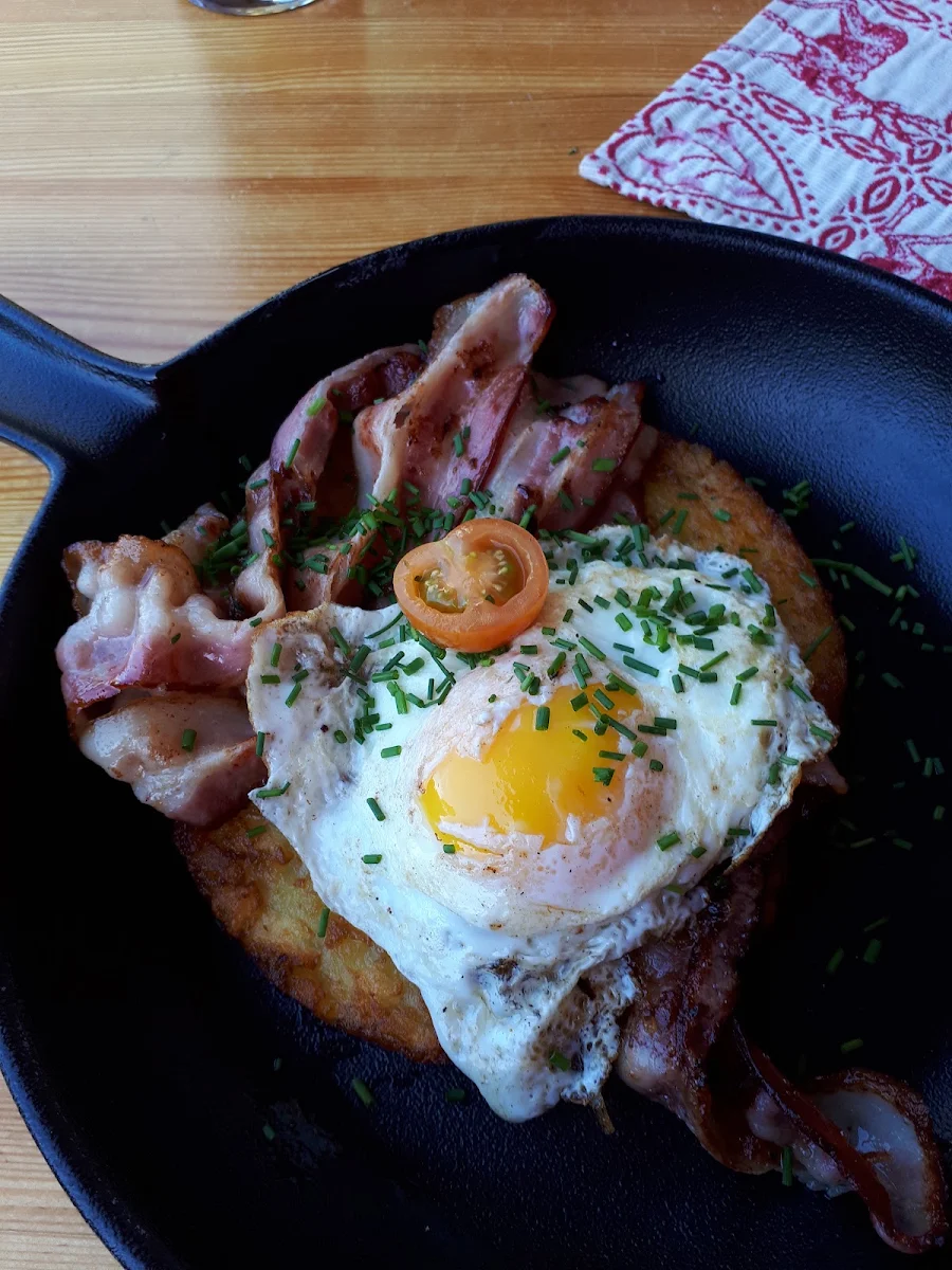 Rösti Mit Spiegelei Und Speck