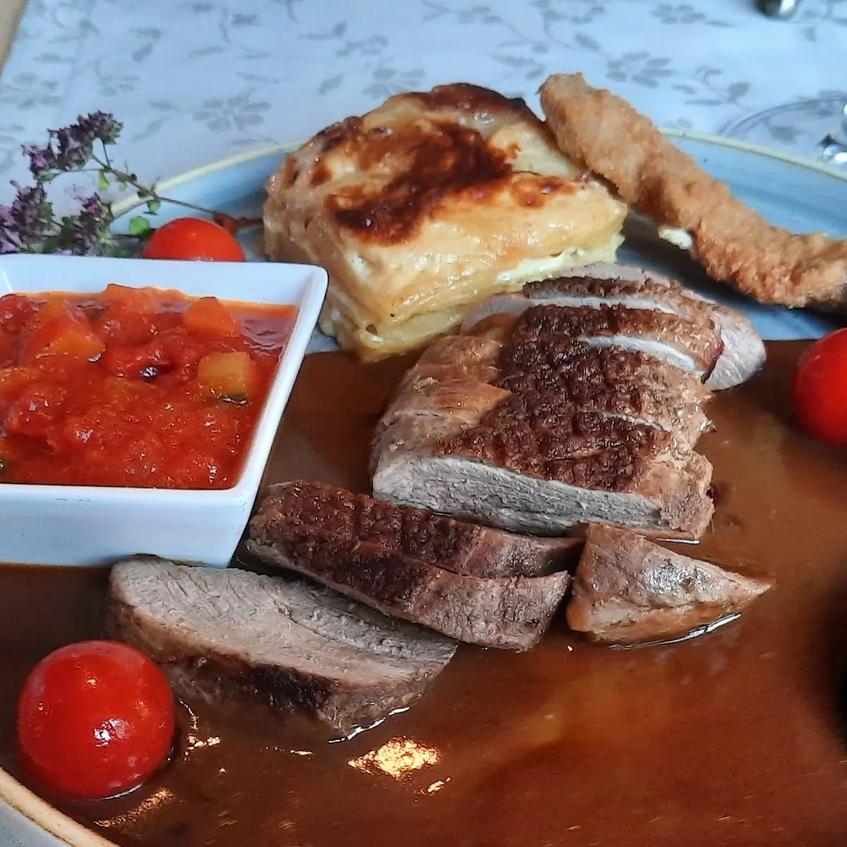 Ente Mit Kartoffelgratin Und Letscho
