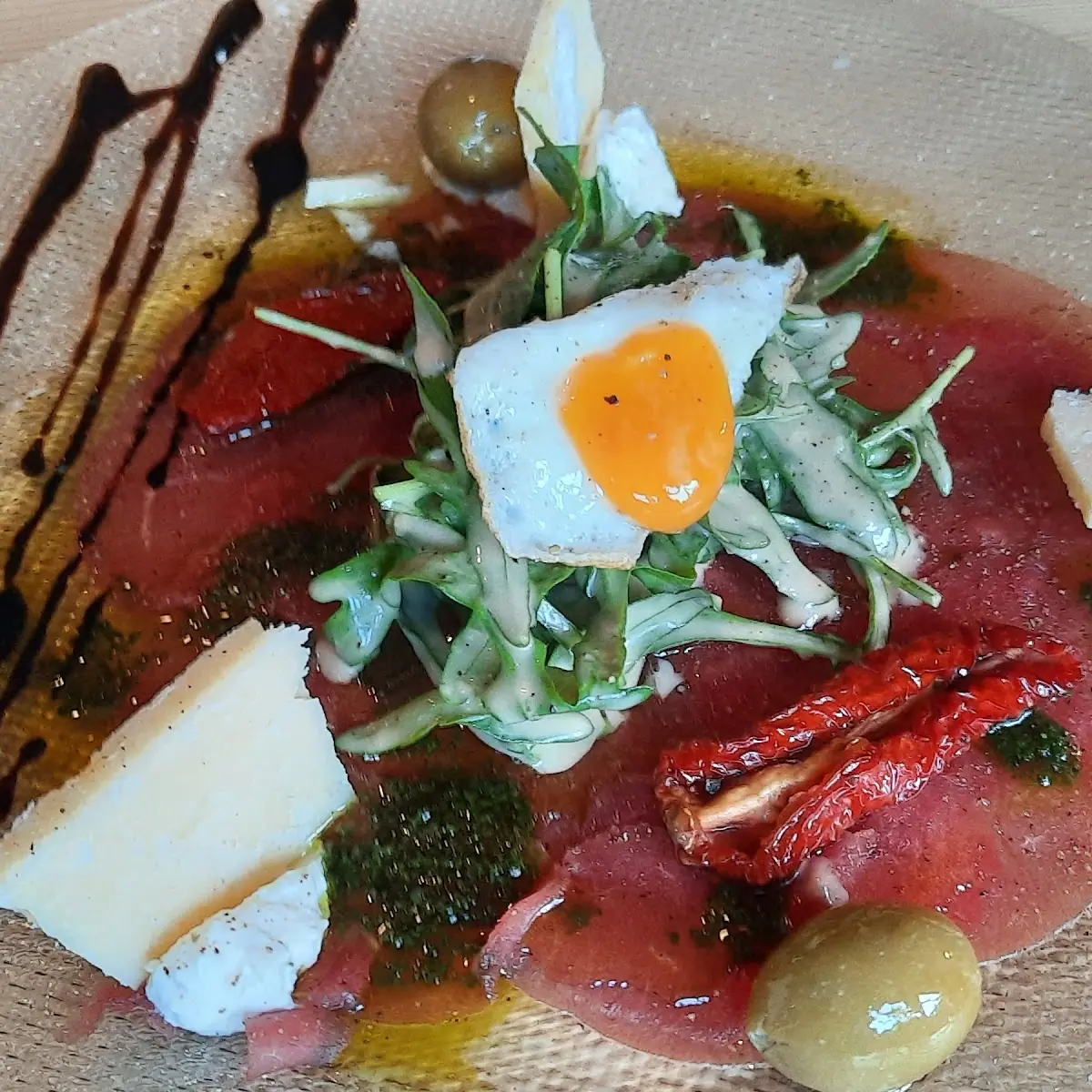 Rehcarpacchio Mit Rucola Und Wachtelei