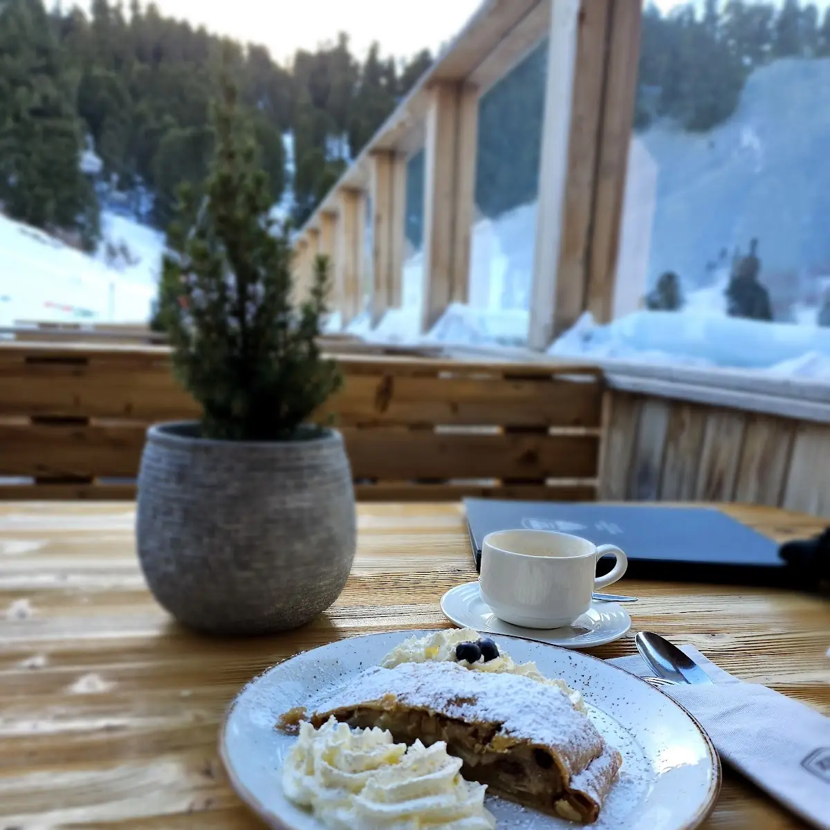 Apfelstrudel Mit Vanillesauce