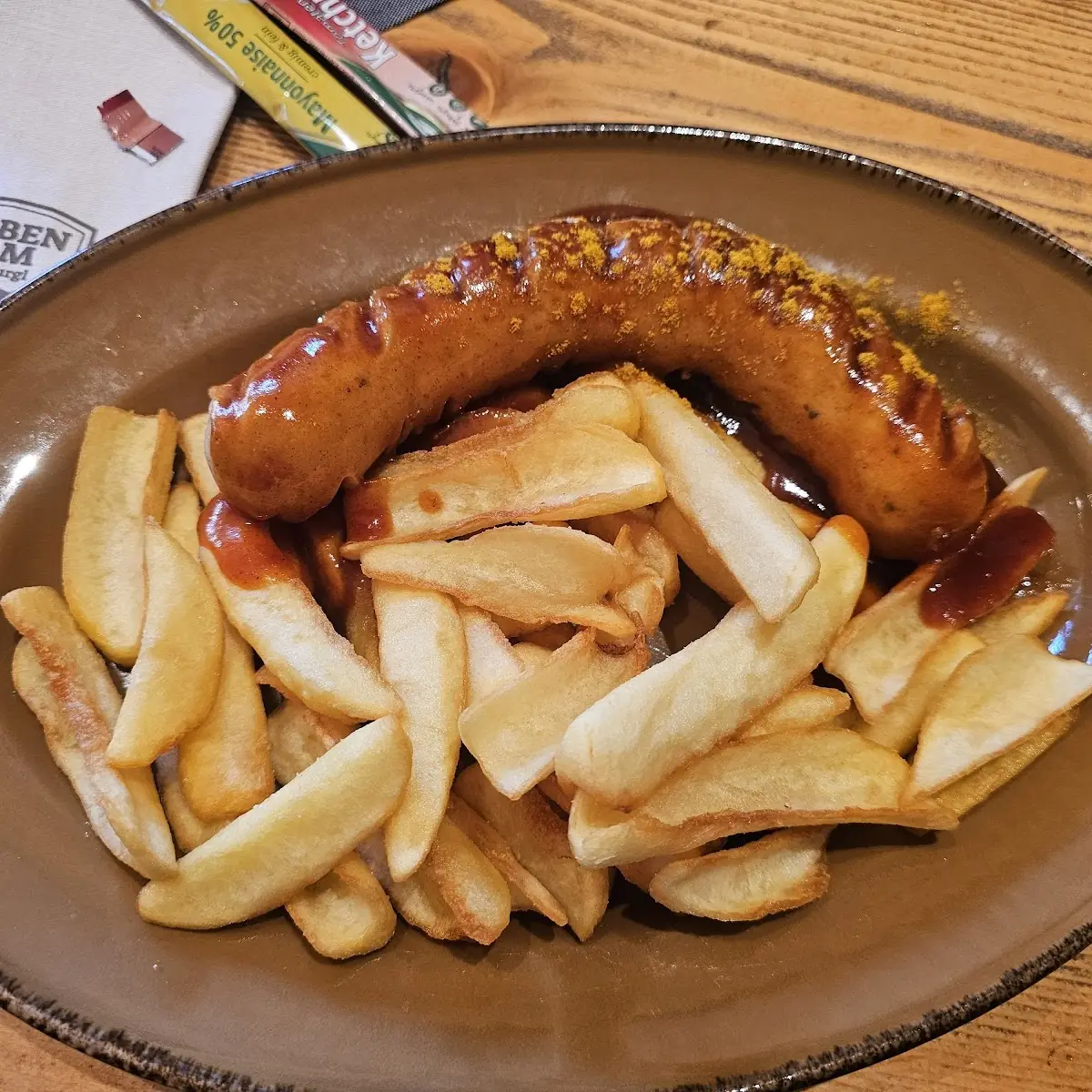 Currywurst Mit Pommes Frites