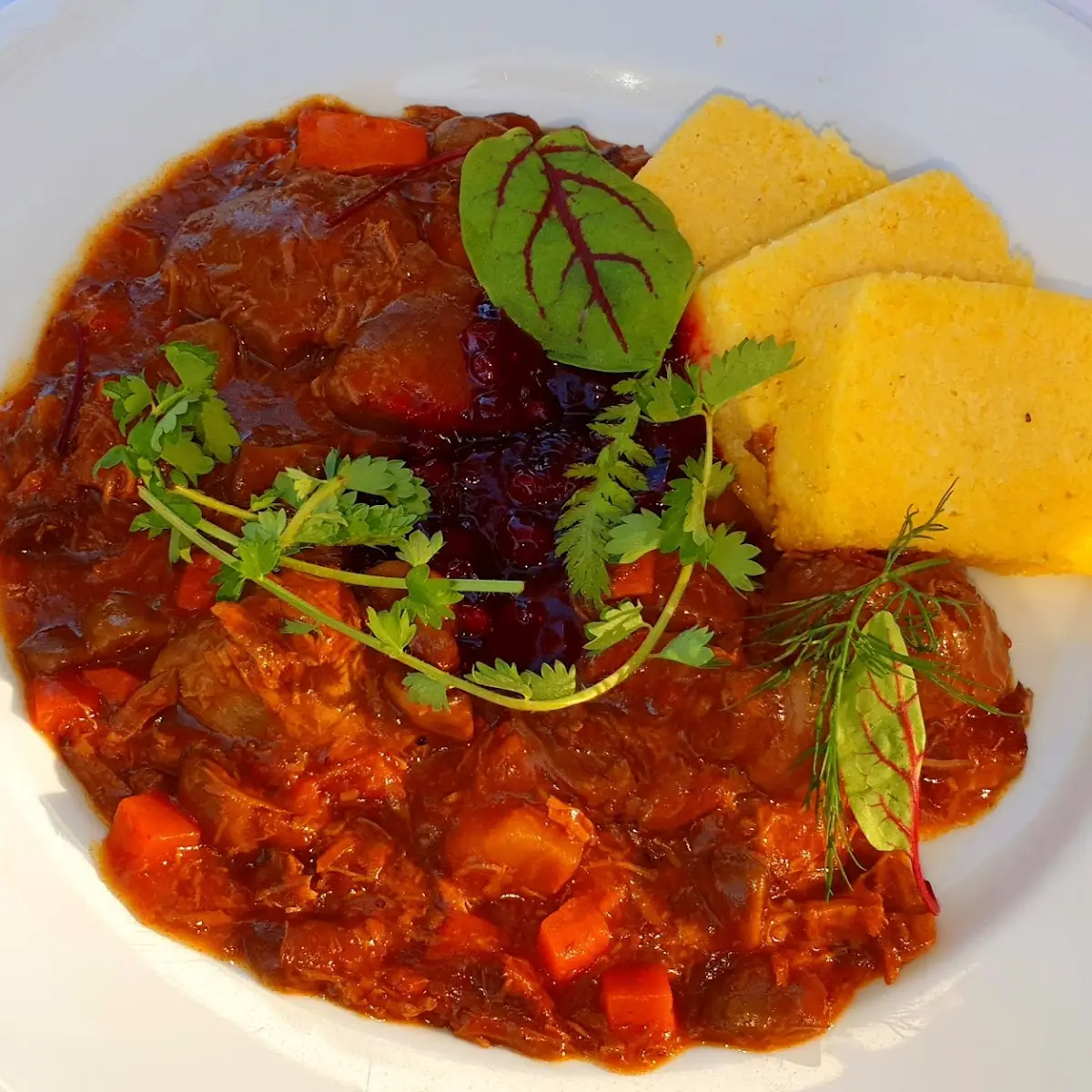 Rehragout Mit Polenta