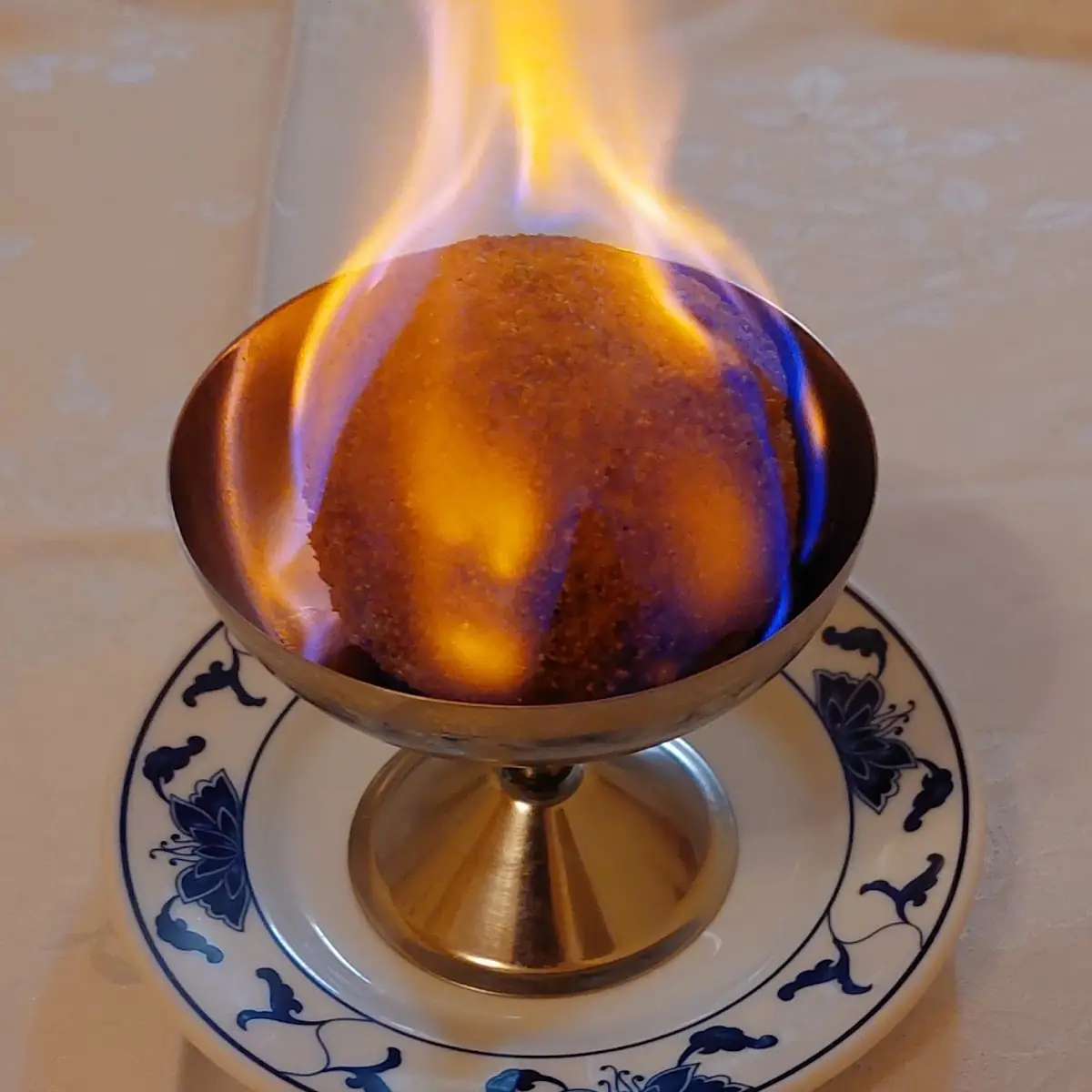 Gebackne Eis Flambiert