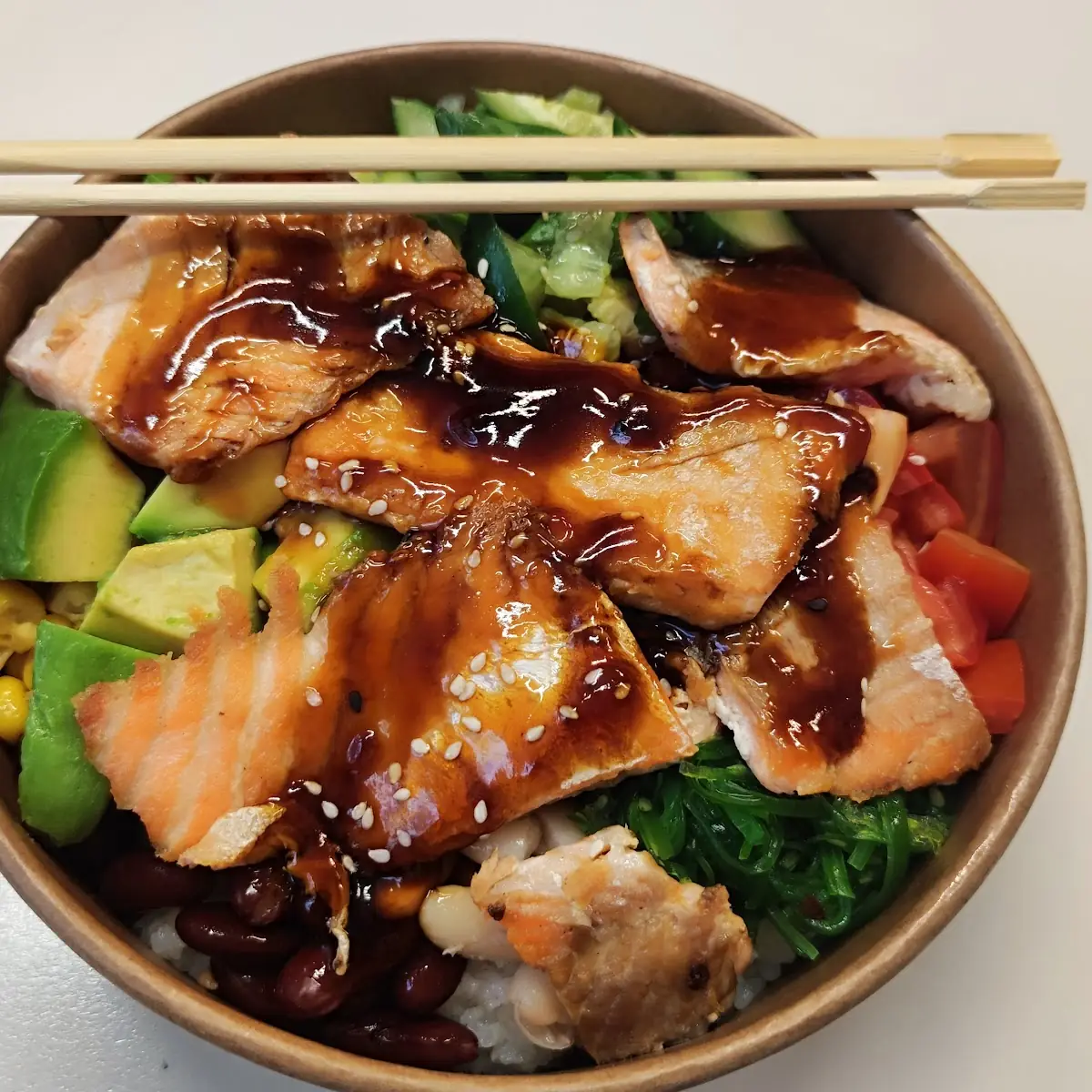 Lachs Teriyaki Poke Bowl
